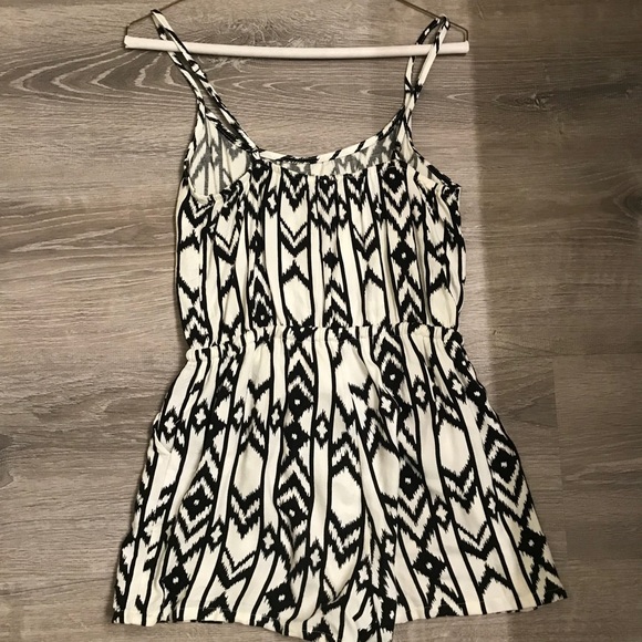 black and white patterned romper - Picture 2 of 2